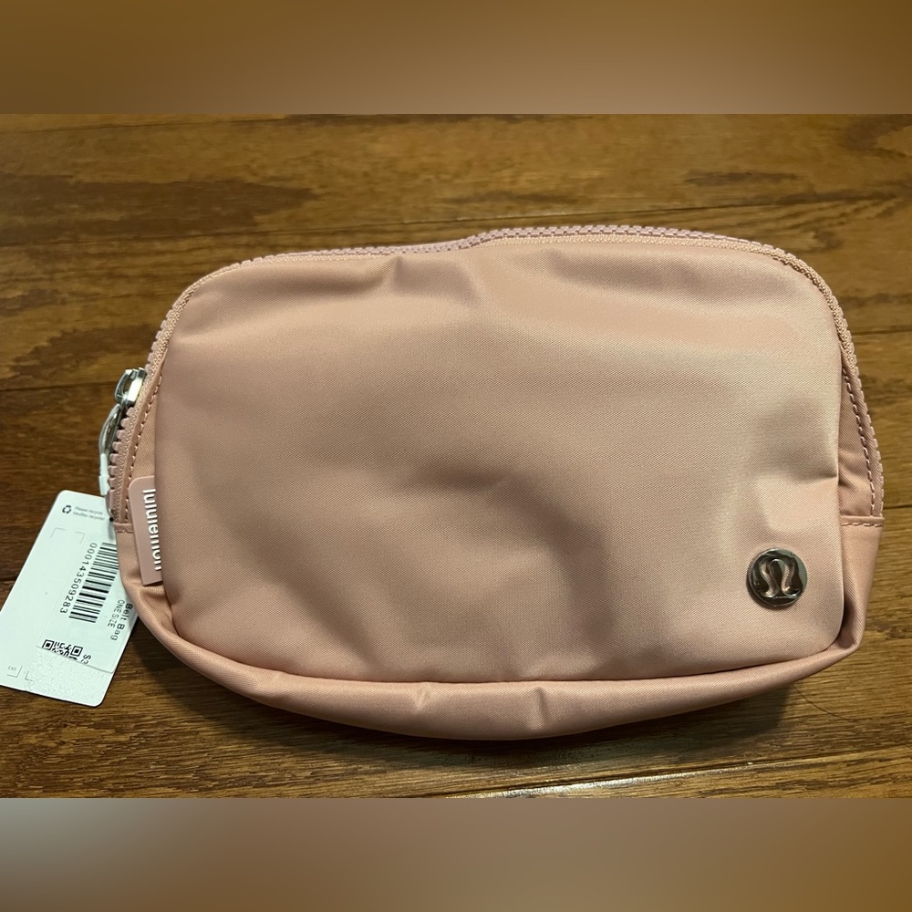 NEW!! Lululemon everywhere belt. One size